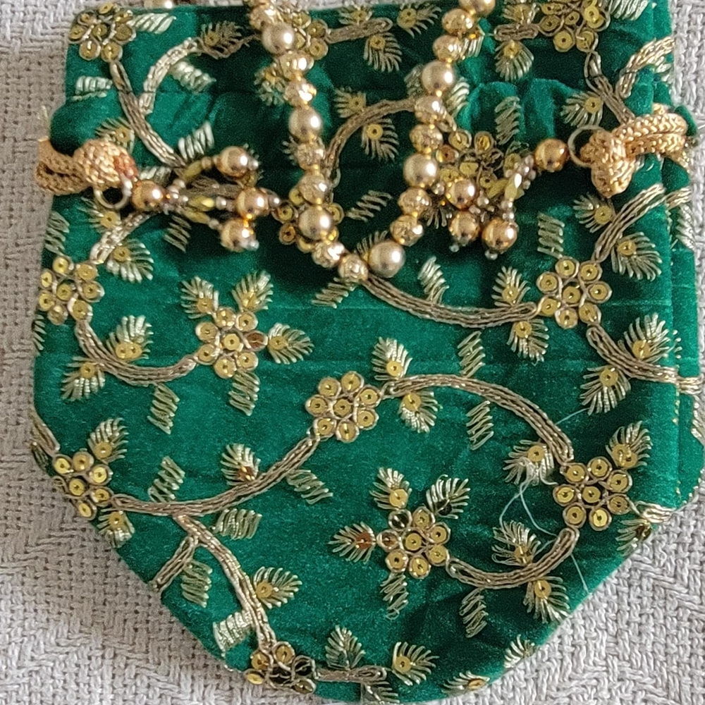 Multicolor Embroidered Women's Clutch Set - Picture 15 of 16